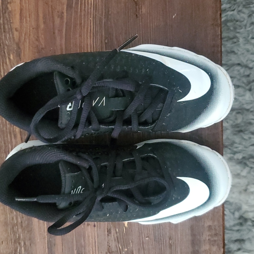 Gently used Nike Vapor Cleats. Size 13C